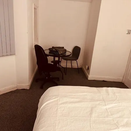 Cosy Two Bedroom House In Bradford (West Yorkshire)