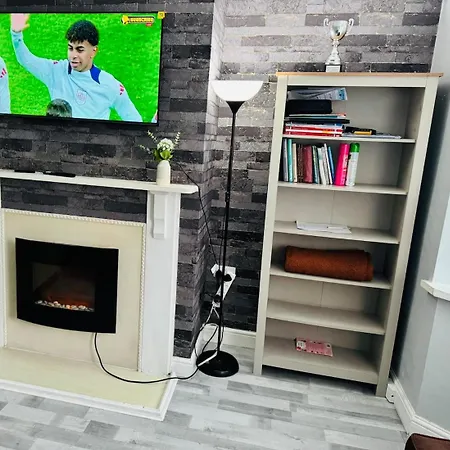 Cosy Two Bedroom House In Holiday home